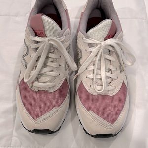 New Balance Figs size 8, Amazing Condition